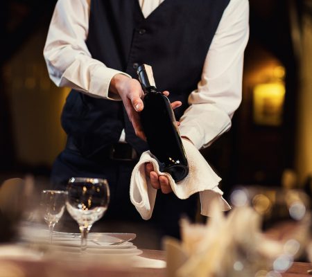 Подача и сервировка вина для официантов